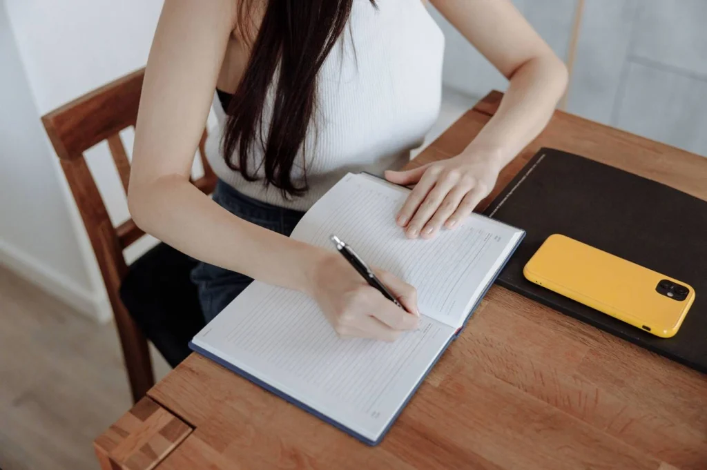 Learning dialogue formatting techniques for creative writing